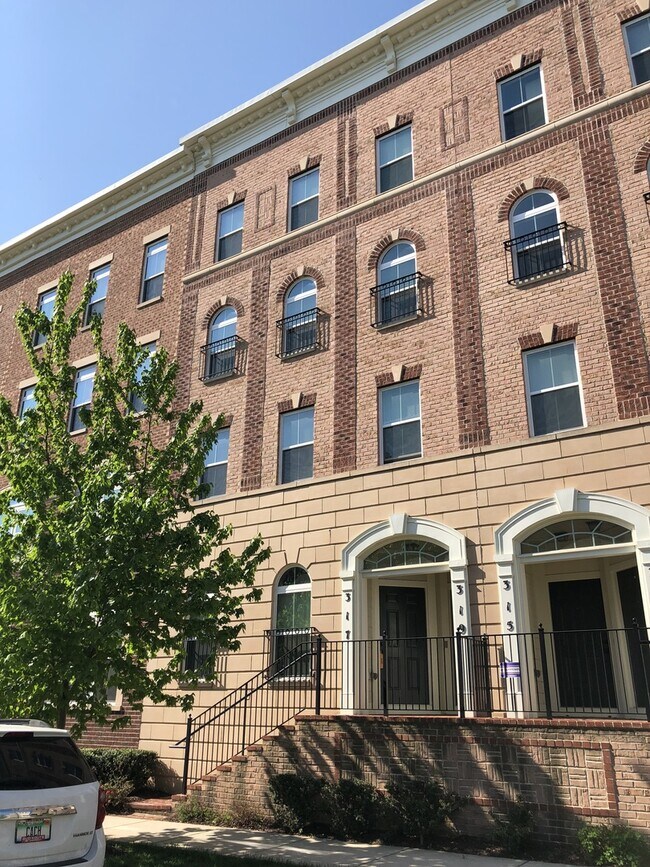 Building Photo - 317 Community Center Ave