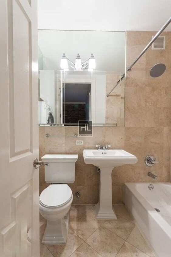 Foto del edificio - East 1st Street