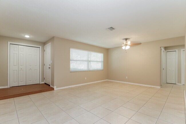 Foto del edificio - 8760 140th St N