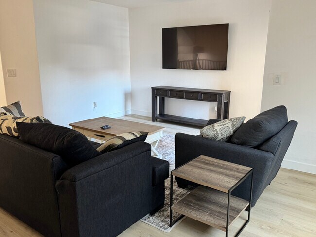 Foto del edificio - 7250 Sterling Rock Ave