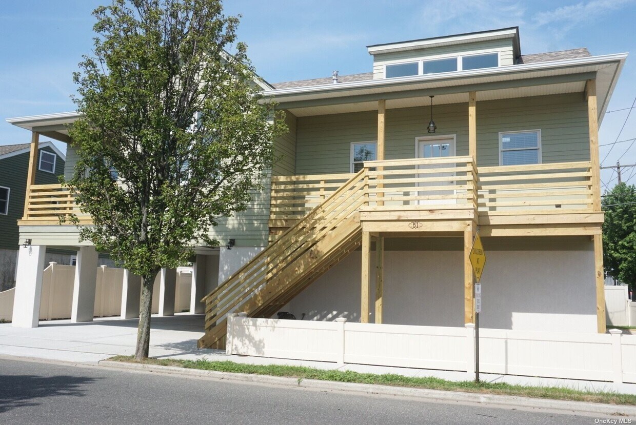 Primary Photo - 51 Dalton St