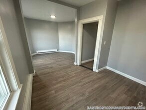 Building Photo - 478 Saratoga St