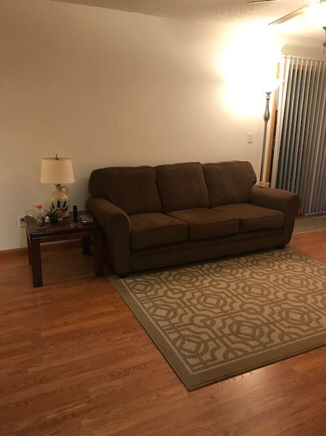 Foto del edificio - 1 Bedroom Condo Near CU Campus