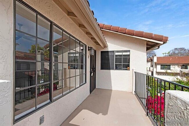 Building Photo - 2 Bed/2 Bath Upper Level Condo at Marbella