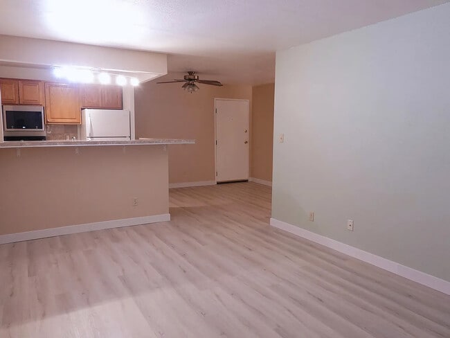 Building Photo - 1200 Golden Cir