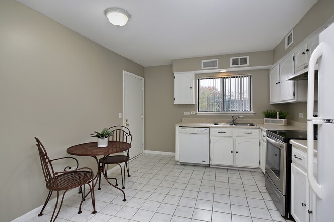 Building Photo - 3256 Sanders Rd