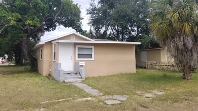 Building Photo - 2135 Oakley Ave S