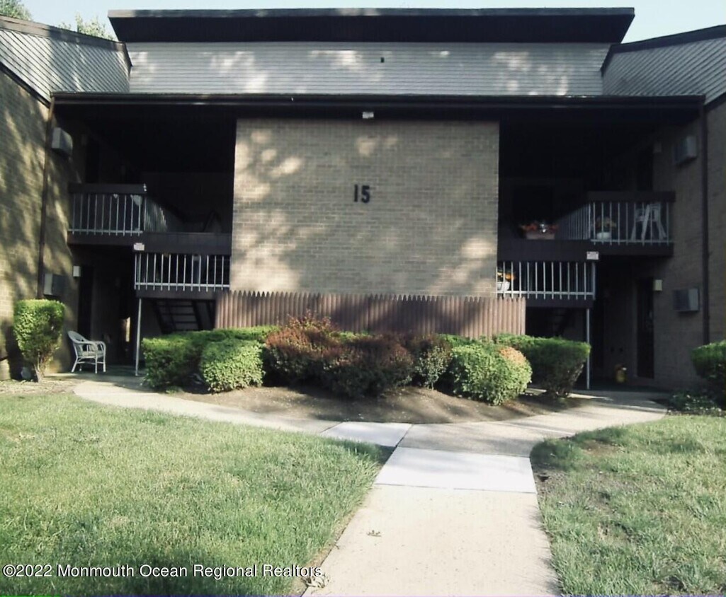 15 Pine Cluster Cir, Manalapan Township, NJ 07726 House for Rent in