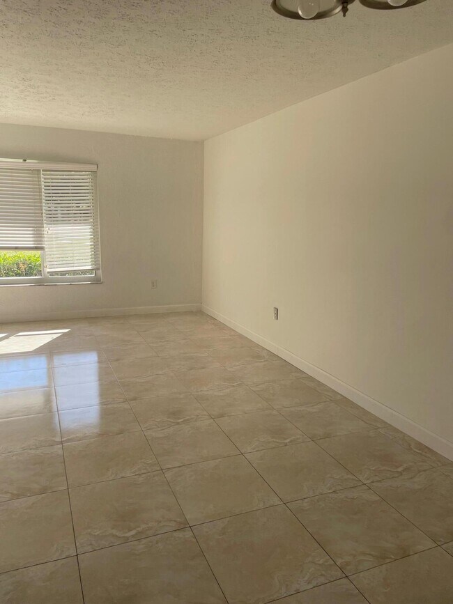 Foto del edificio - 1283 Anhinga Dr