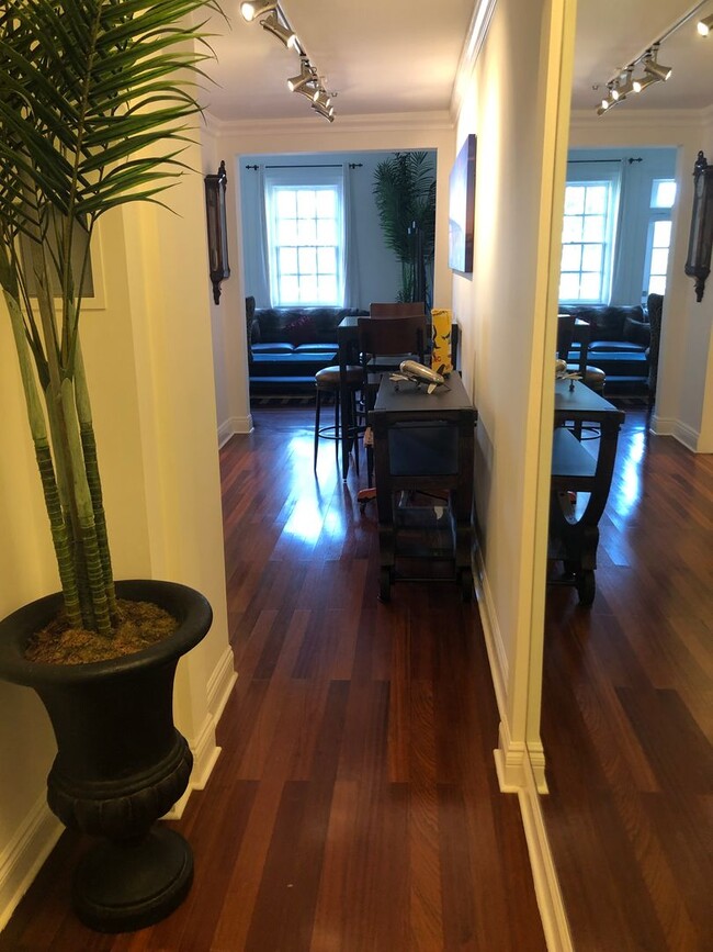 Foto del edificio - Victorian One Bedroom, 12 Ft. Ceilings -  ...