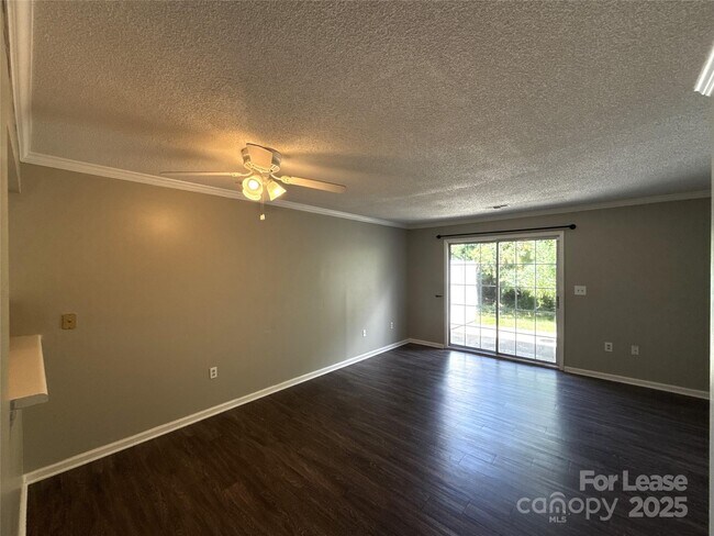 Foto del edificio - 705 Heritage Pkwy