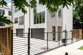 Building Photo - 3112 Live Oak St