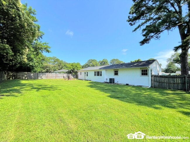 Building Photo - 3308 Hornsea Rd