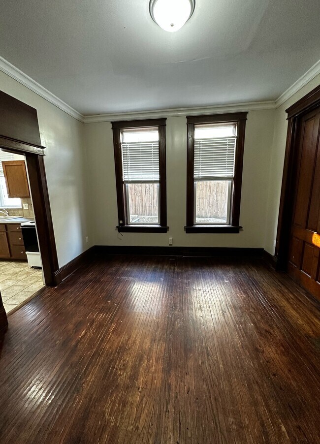 Building Photo - 422 Loras Blvd