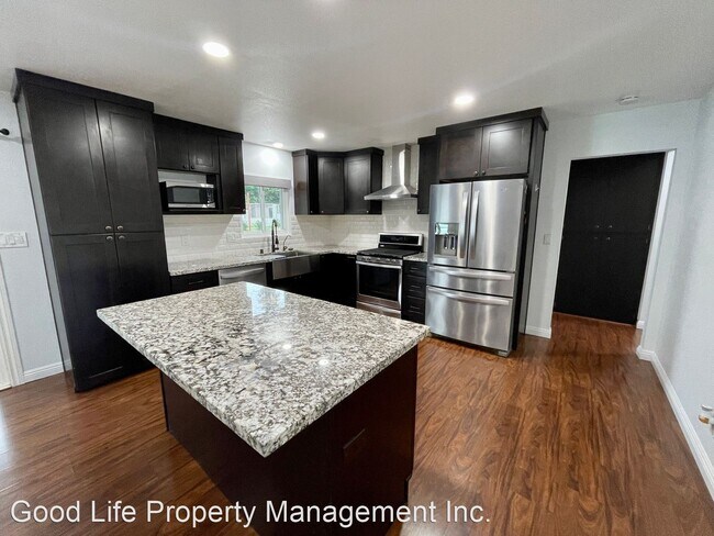 Building Photo - 3 br, 2 bath House - 723 Via Flora Rd