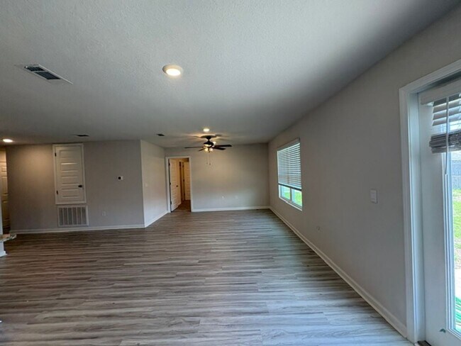 Building Photo - 807 Otto Loop