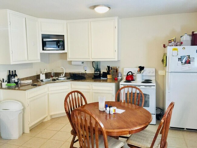 Building Photo - 802 E 28th St