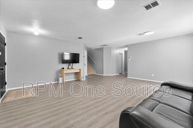 Building Photo - 5401 Pandale Valley Dr