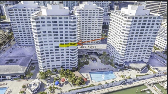 Foto del edificio - 905 Brickell Bay Dr