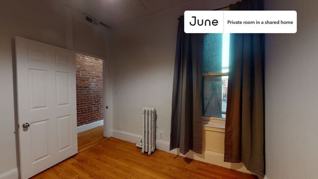 Building Photo - Room in Shared 4 bed/1 bath home