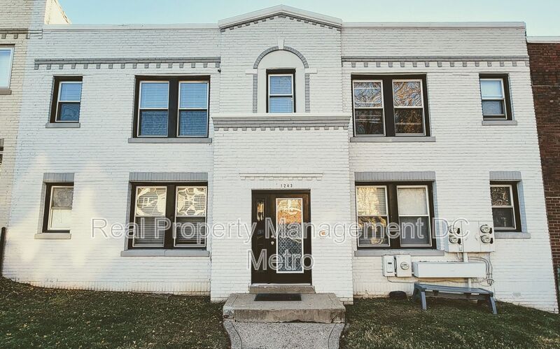 Photo - 1243 Penn St NE