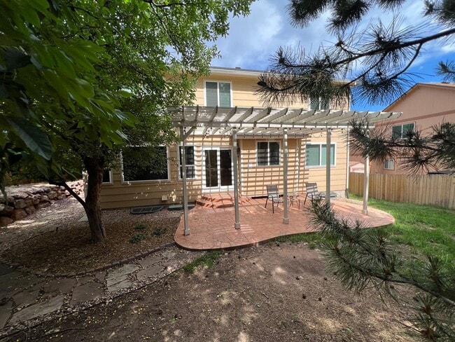 Building Photo - Updated 4 bedroom west Colorado Springs home