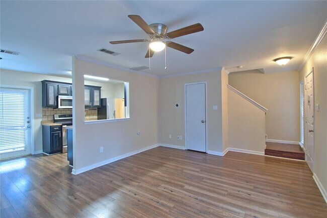 Building Photo - 1015 E Yager Ln