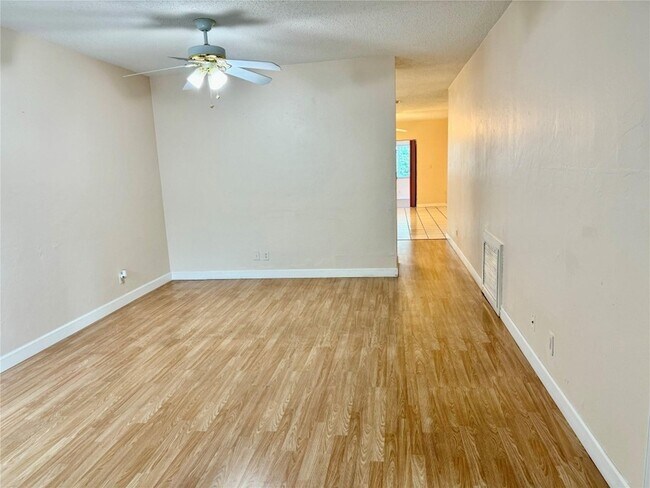 Foto del edificio - 11461 NW 38th St