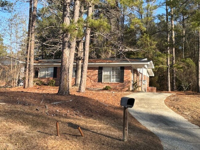 Foto del edificio - 2 bedroom 1 bath duplex unit off St Marys Road