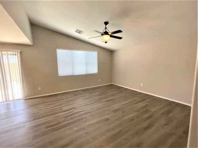 Building Photo - 1551 E Betsy Lane Unit C