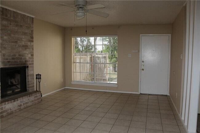 Foto del edificio - 4003 Stonebridge Dr