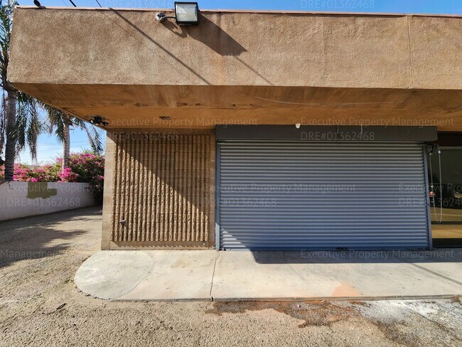 Foto del edificio - Commercial space 3 rooms, 2 storage rooms,...