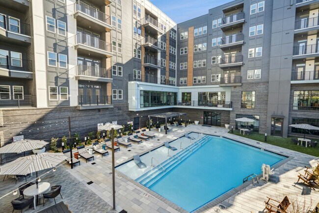 Photo - 900 Willow Apartments