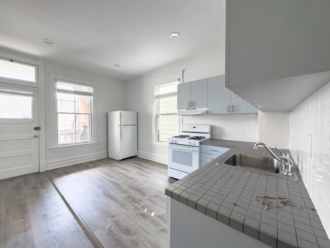Foto del edificio - 2703 N Magnolia Ave