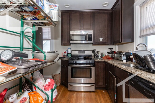 Building Photo - 9/1 Huge 4BR/2BA near Brighton Center, Bos...