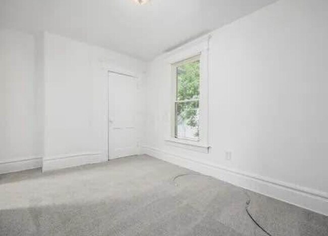 Foto del edificio - 200 S Cypress Ave