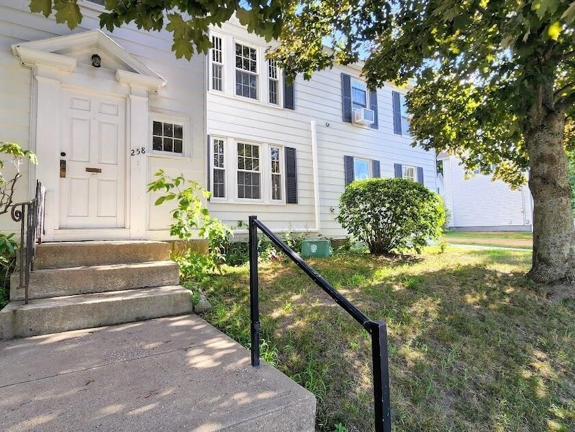 258 Varney St Unit 1, Manchester, NH 03102 Room for Rent in