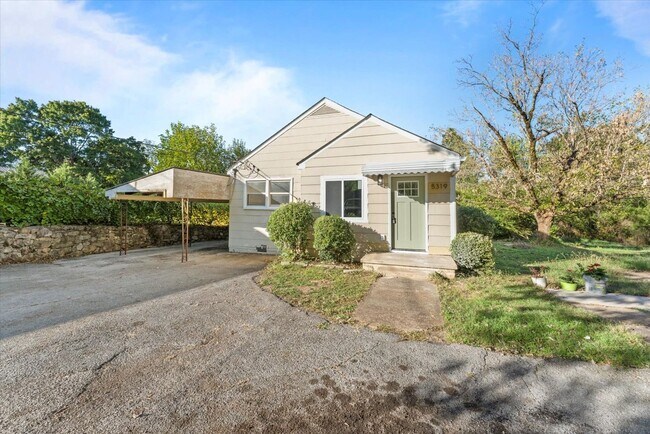 Foto del edificio - 3 BR, 2 BA with Full Private Master for rent!