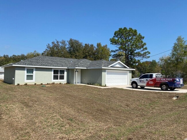 Foto del edificio - Custom Home - Desirable SE Ocala Neighborhood 3/2/2 **Available Soon**