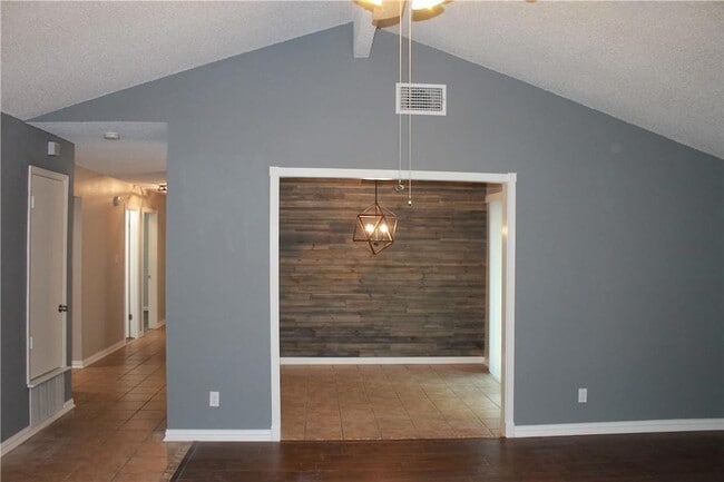 Building Photo - 6806 Lunar Dr