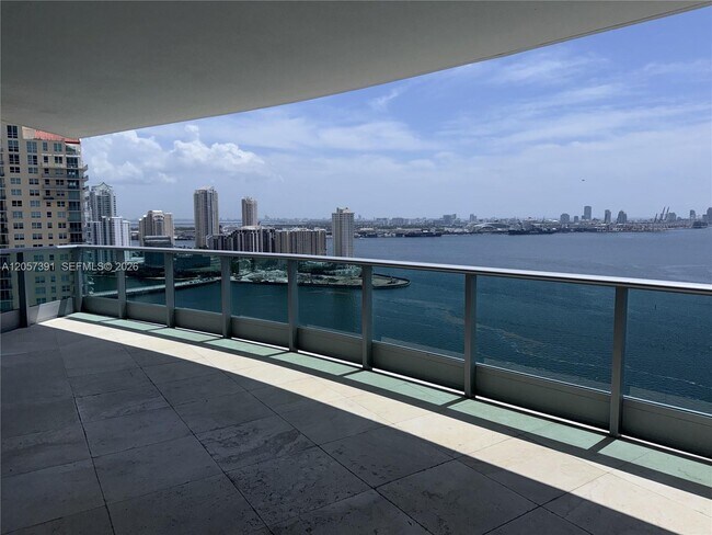 Foto del edificio - 1331 Brickell Bay Dr