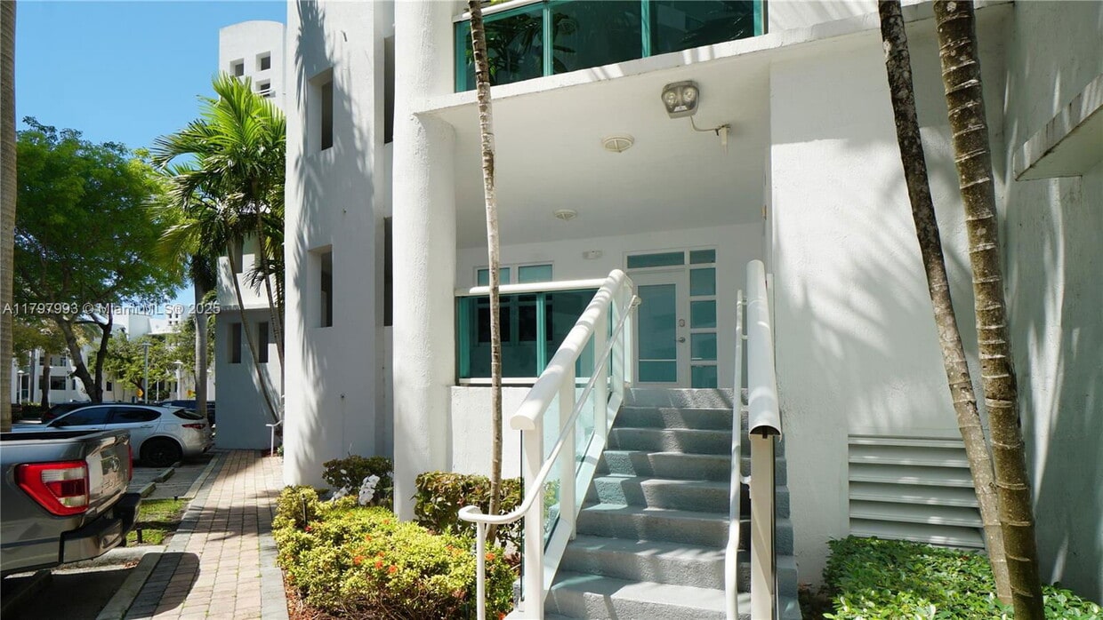 Foto principal - 7918 Harbor Island Dr