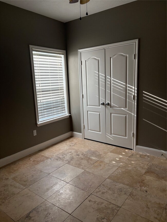 Building Photo - 307 Covecrest Dr
