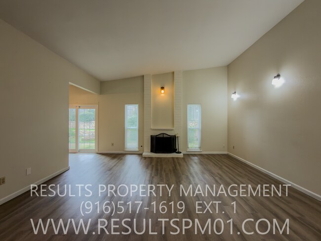 Foto del edificio - Beautifully Renovated 3 Bedroom Available Now