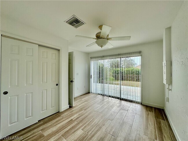 Foto del edificio - 4241 Tarpon Ave