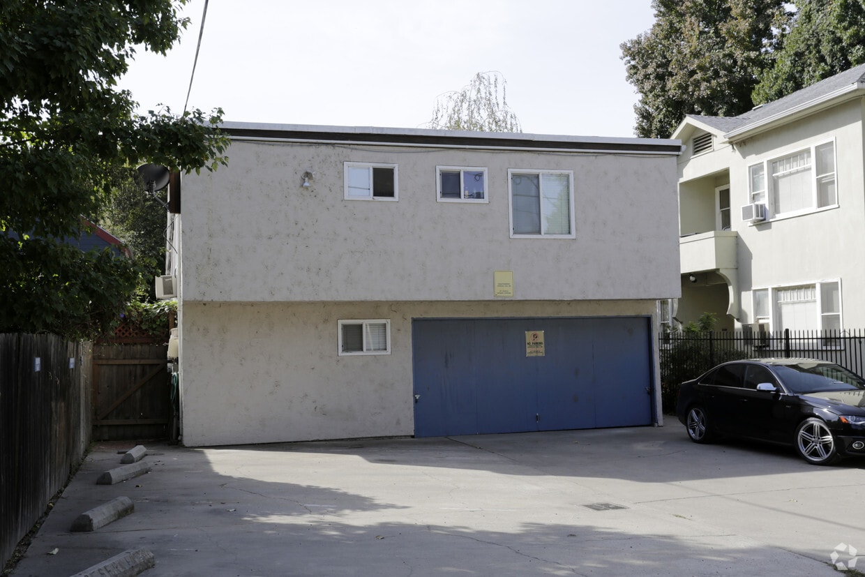 Building Photo - 1721 Q St