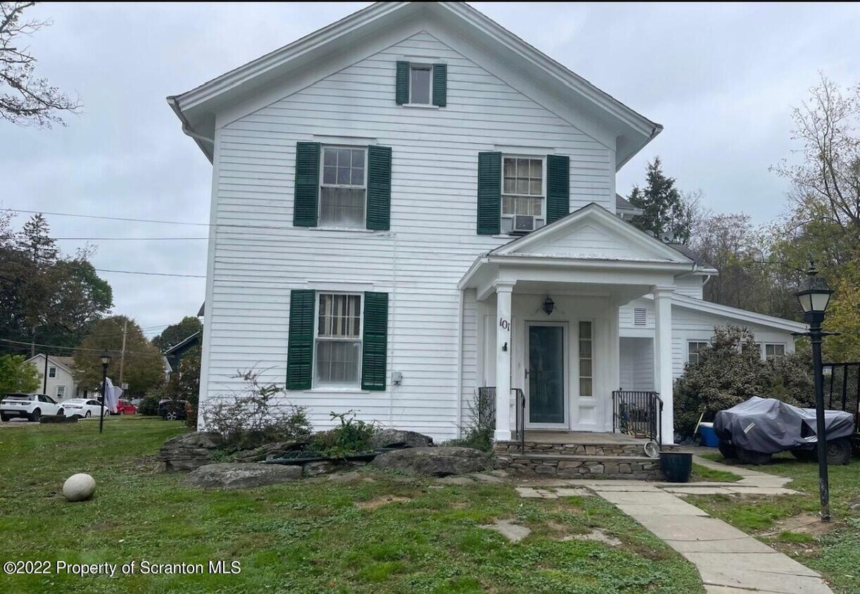 202 Turnpike Rd, Dalton, PA 18414 Room for Rent in Dalton, PA
