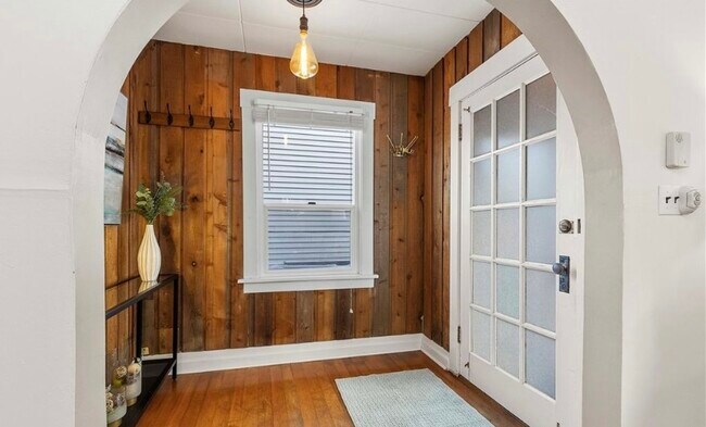 Entrance - 2707 25th St
