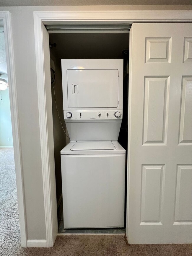 Foto del edificio - Pre Leasing for 2026-2027 School Year! 2BD-2BTH