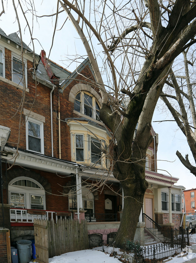 Building Photo - 4236-4238 Chestnut St